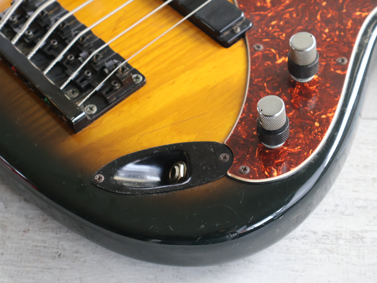 1995 Aria Pro II AVB-SB-06A Steve Bailey Signature 6-String Fretless Bass (Sunburst)