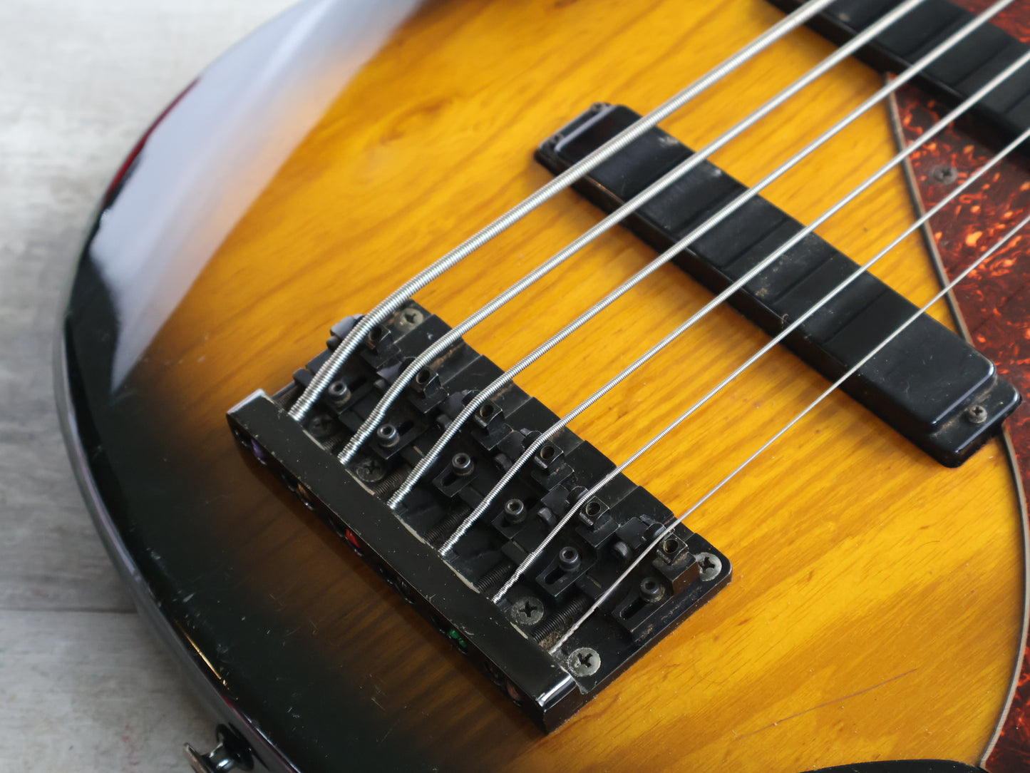 1995 Aria Pro II AVB-SB-06A Steve Bailey Signature 6-String Fretless Bass (Sunburst)