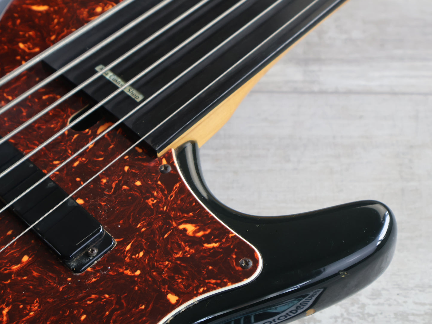 1995 Aria Pro II AVB-SB-06A Steve Bailey Signature 6-String Fretless Bass (Sunburst)