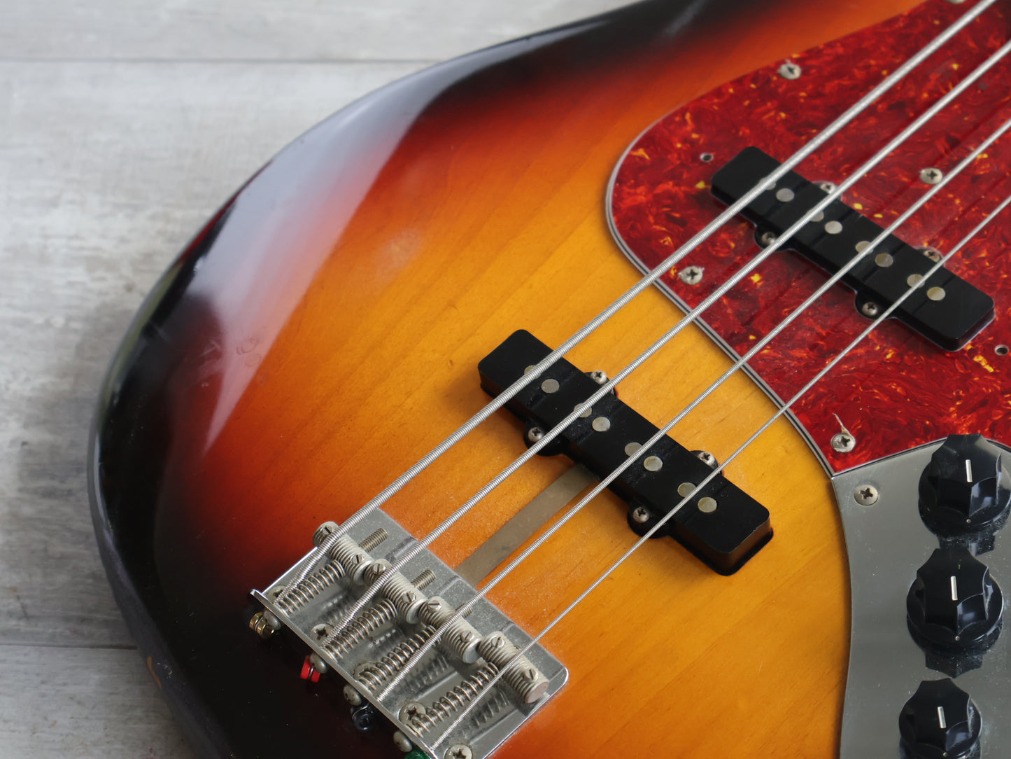 1990 Fender Japan JB62-95 '62 Reissue Jazz Bass w/USA Pickups (Sunburst)