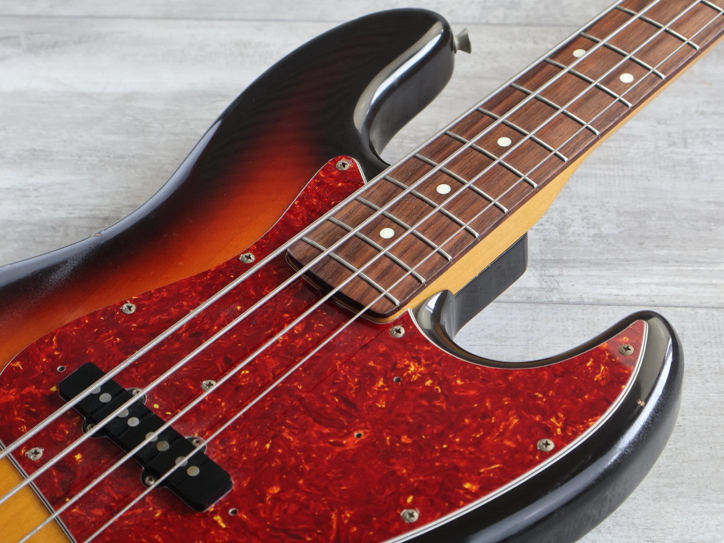 1990 Fender Japan JB62-95 '62 Reissue Jazz Bass w/USA Pickups (Sunburst)
