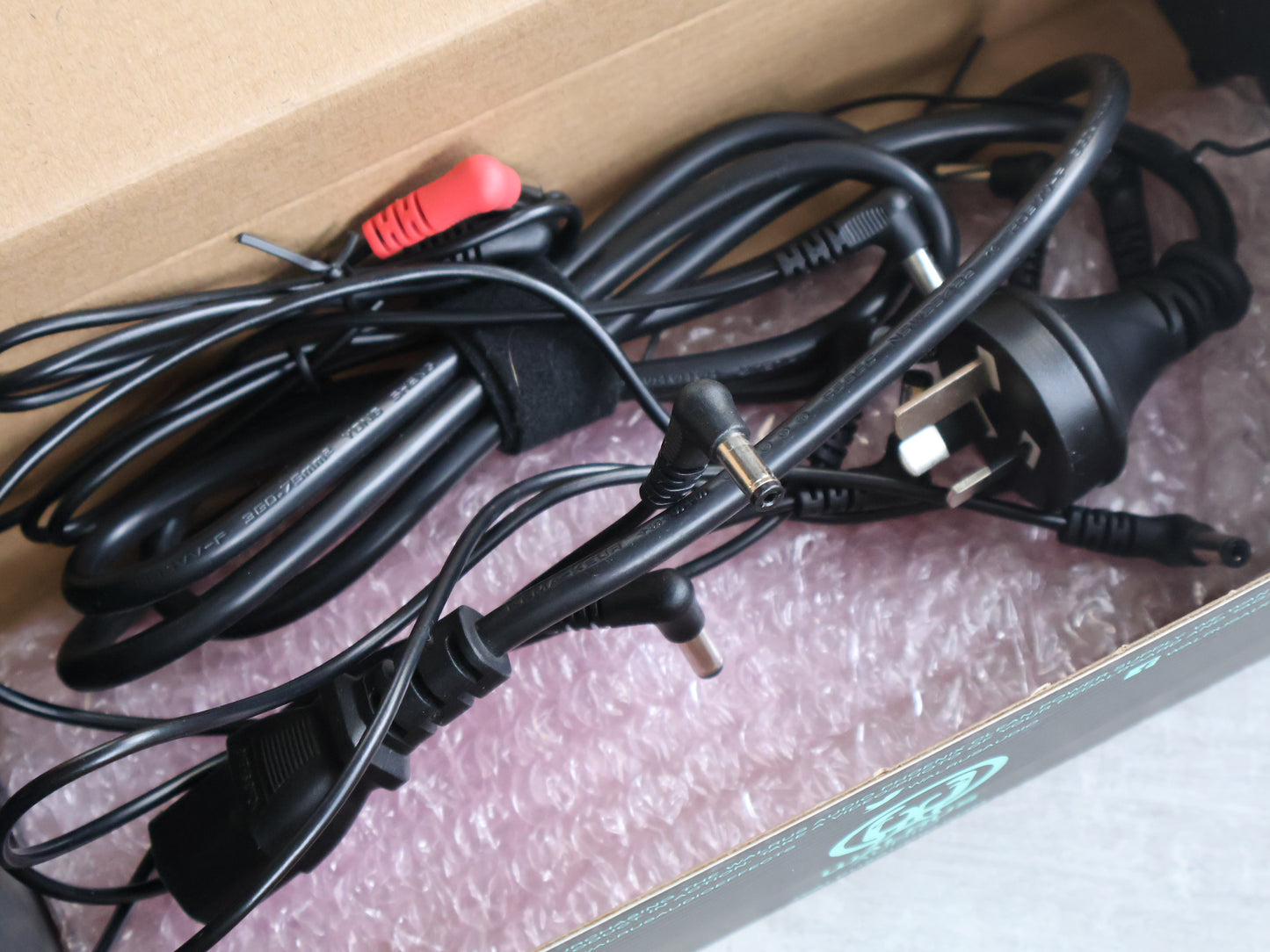 Walrus Audio Phoenix 230v 15 Output Isolated Power Supply