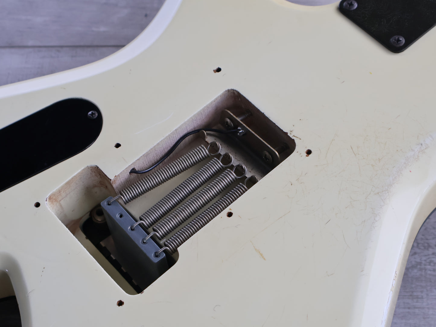 1987 Fernandes Japan FWG-7 Warlock (Aged White)