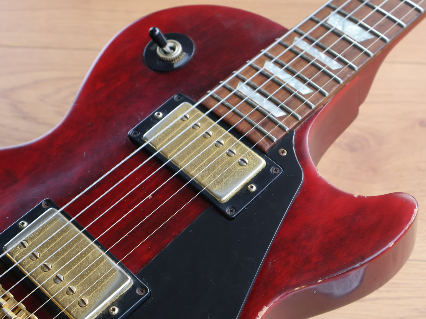 2001 Gibson USA Les Paul Studio (Wine Red)