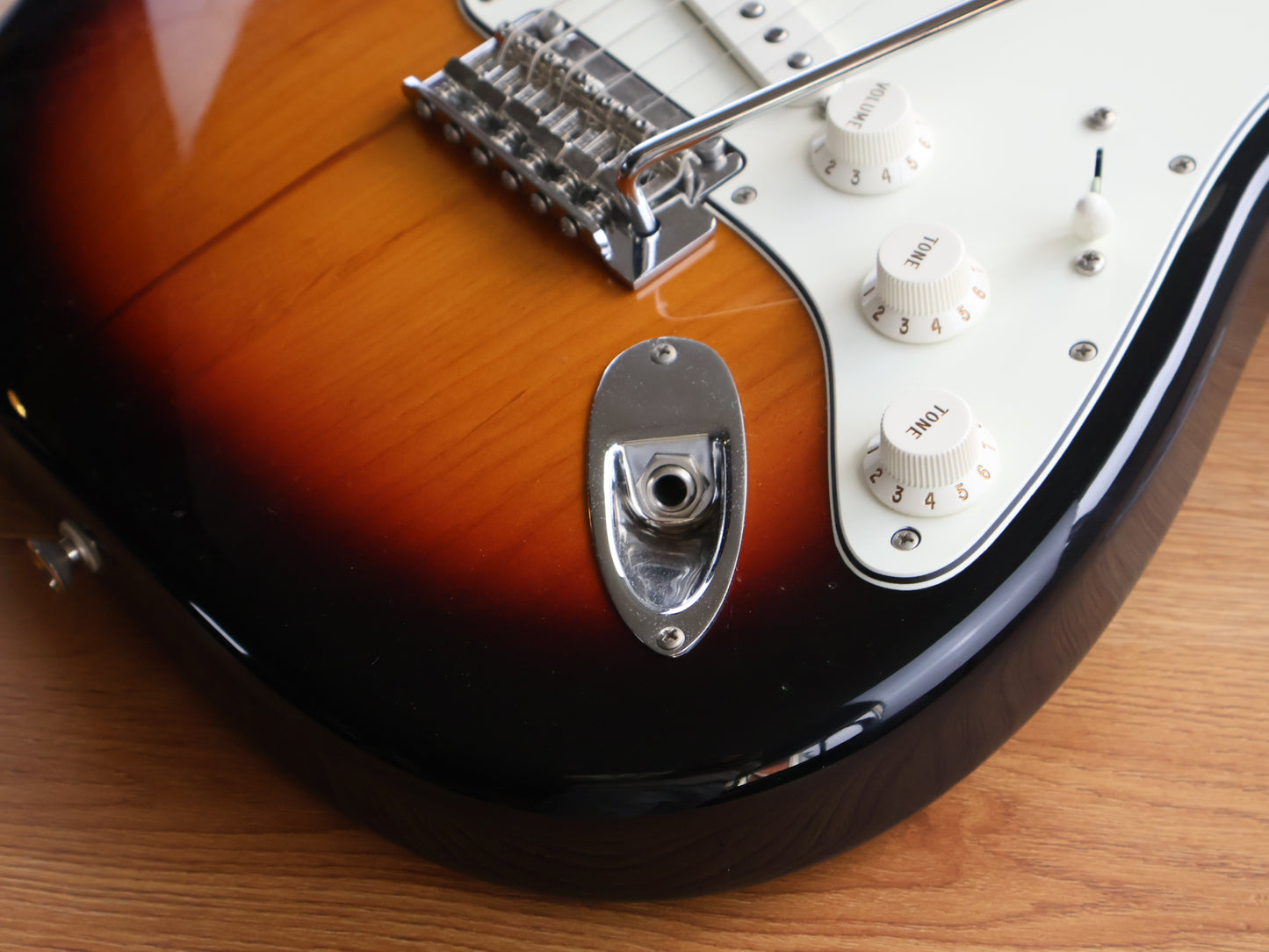 2019 Fender Player Stratocaster w/Maple Neck (Three-Colour Sunburst)