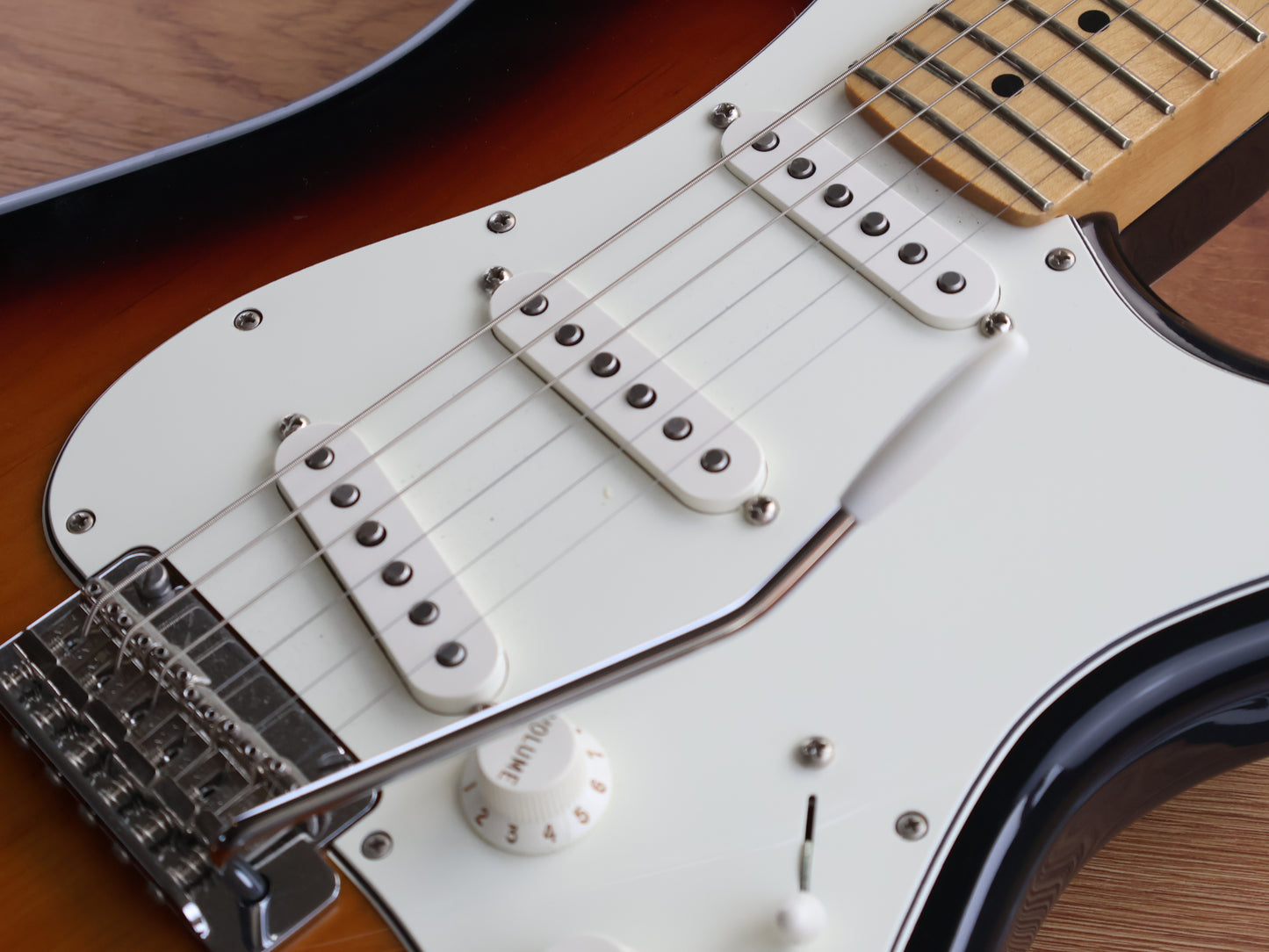 2019 Fender Player Stratocaster w/Maple Neck (Three-Colour Sunburst)