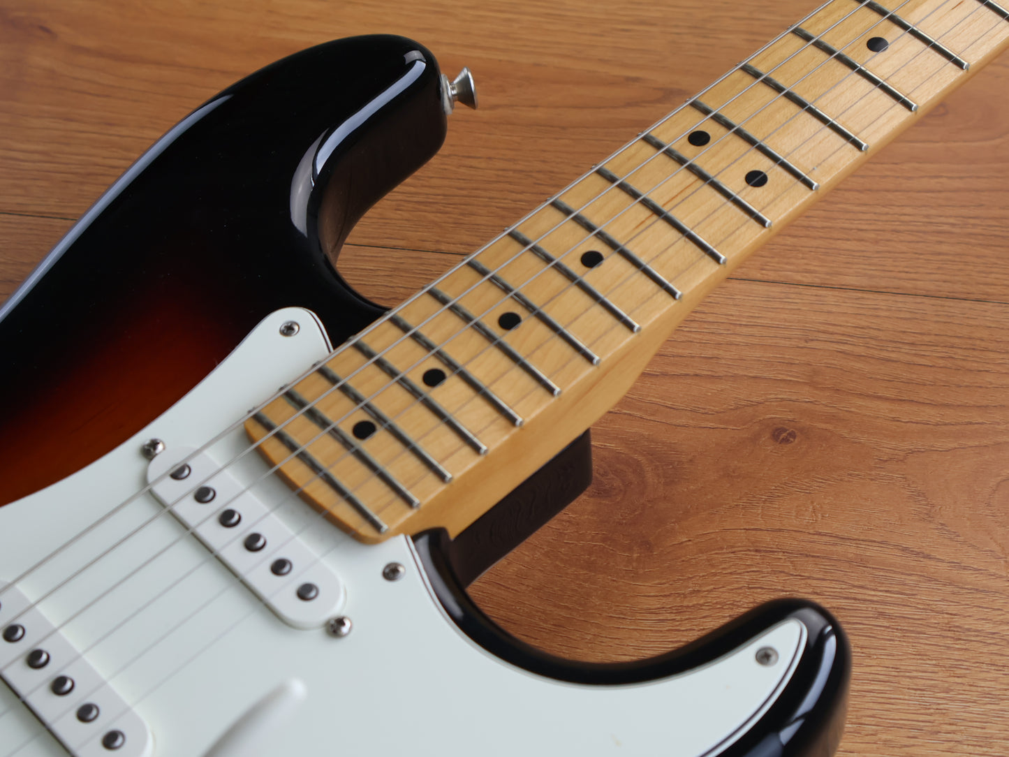 2019 Fender Player Stratocaster w/Maple Neck (Three-Colour Sunburst)