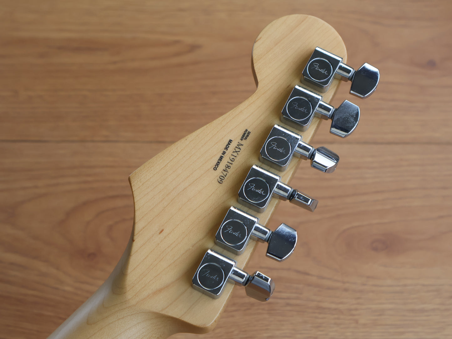 2019 Fender Player Stratocaster w/Maple Neck (Three-Colour Sunburst)