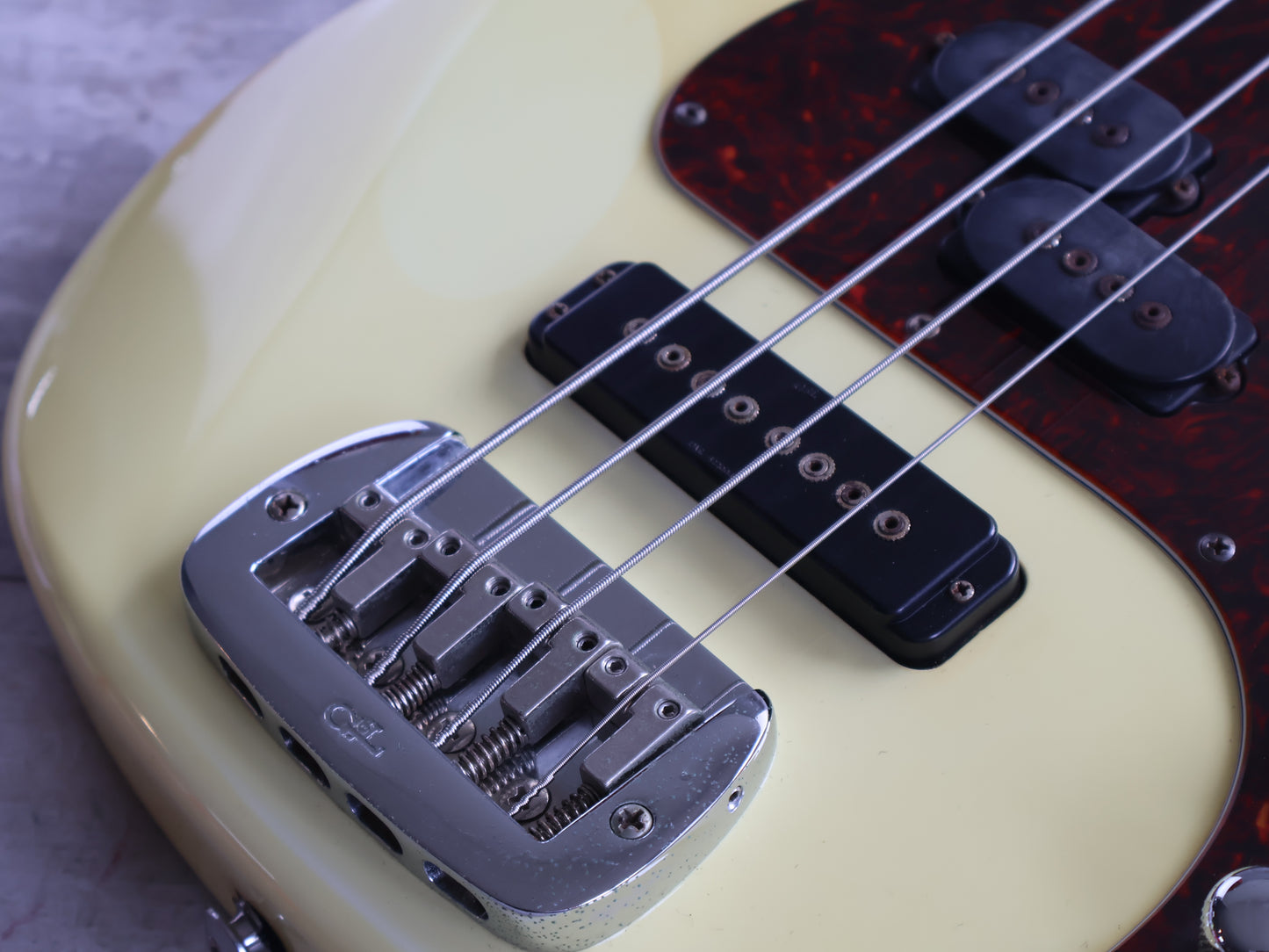 2000 G&L Japan SB-2 Tribute Series PJ Bass (White)