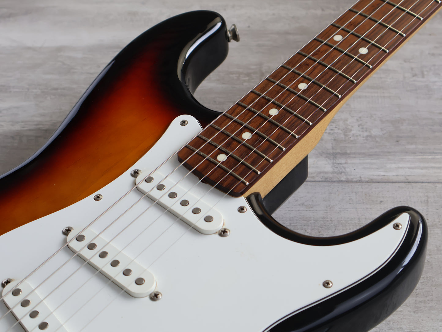 2005 Fender Japan ST-STD Stratocaster Standard (Sunburst)