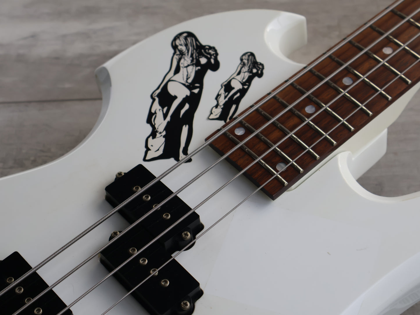 1995 Burny (Fernandes) BMB-65 Mockingbird Bass (White)
