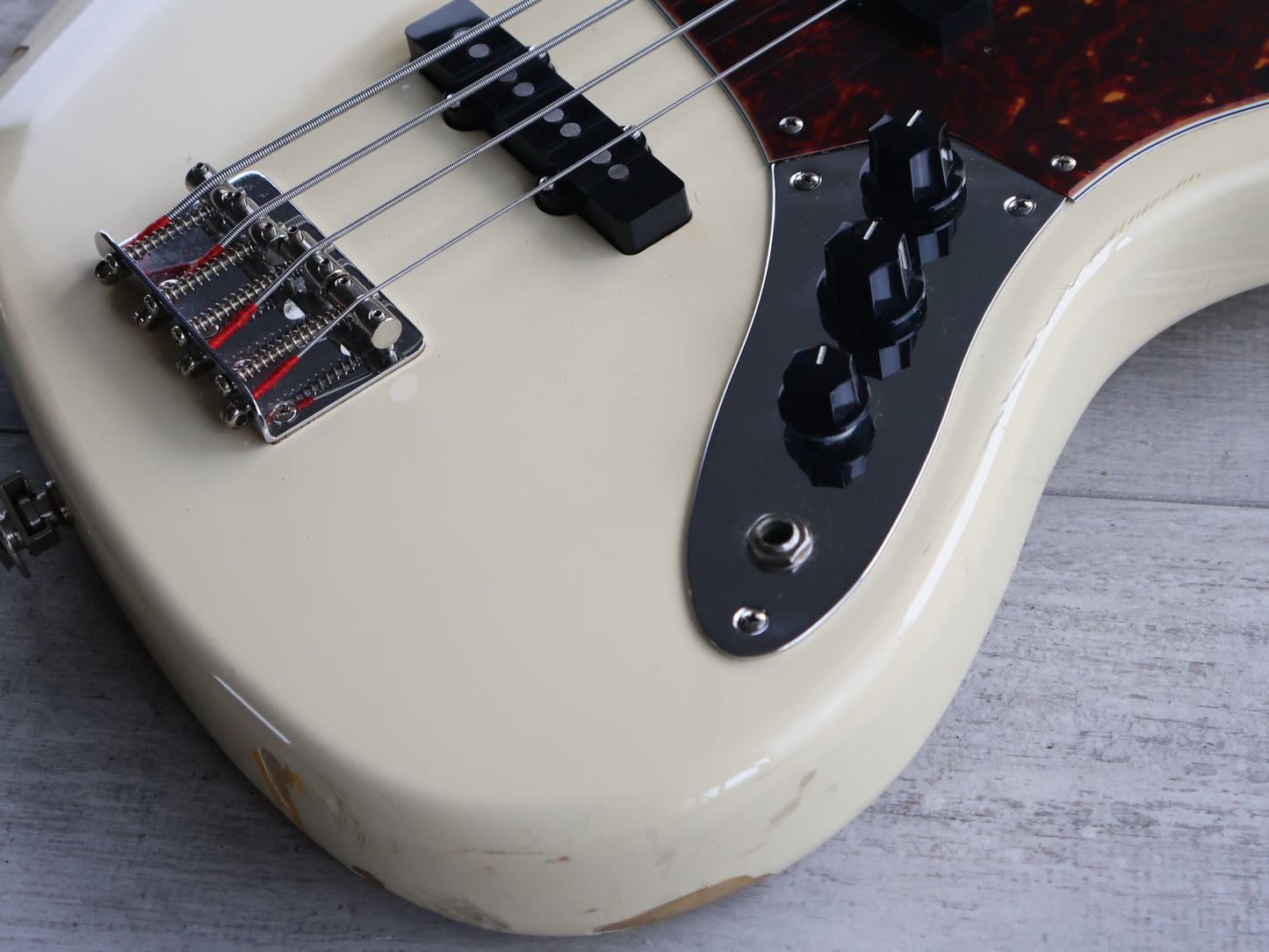 1999 Fender Japan JB75 '75 Reissue Jazz Bass (Vintage White)