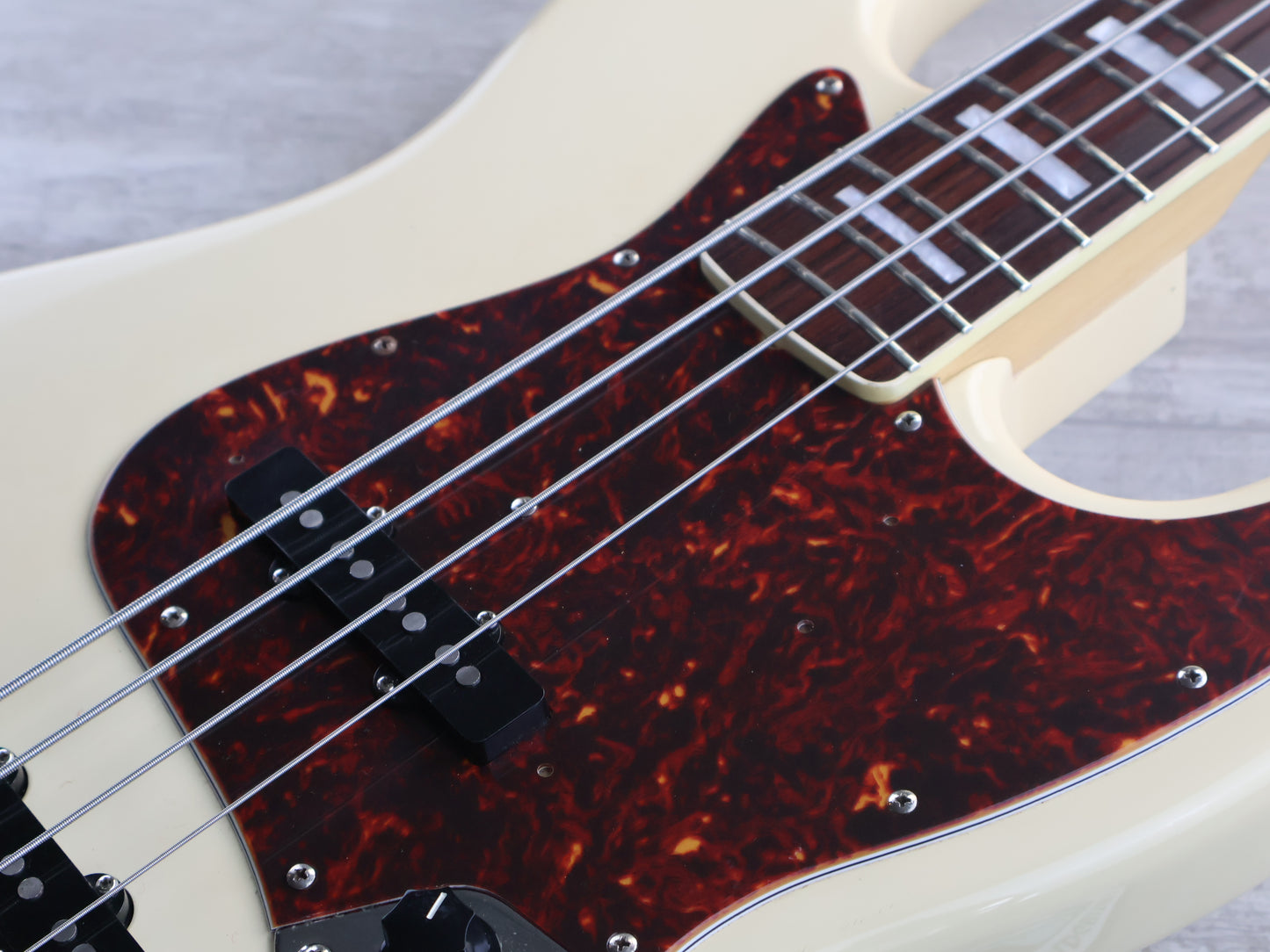 1999 Fender Japan JB75 '75 Reissue Jazz Bass (Vintage White)