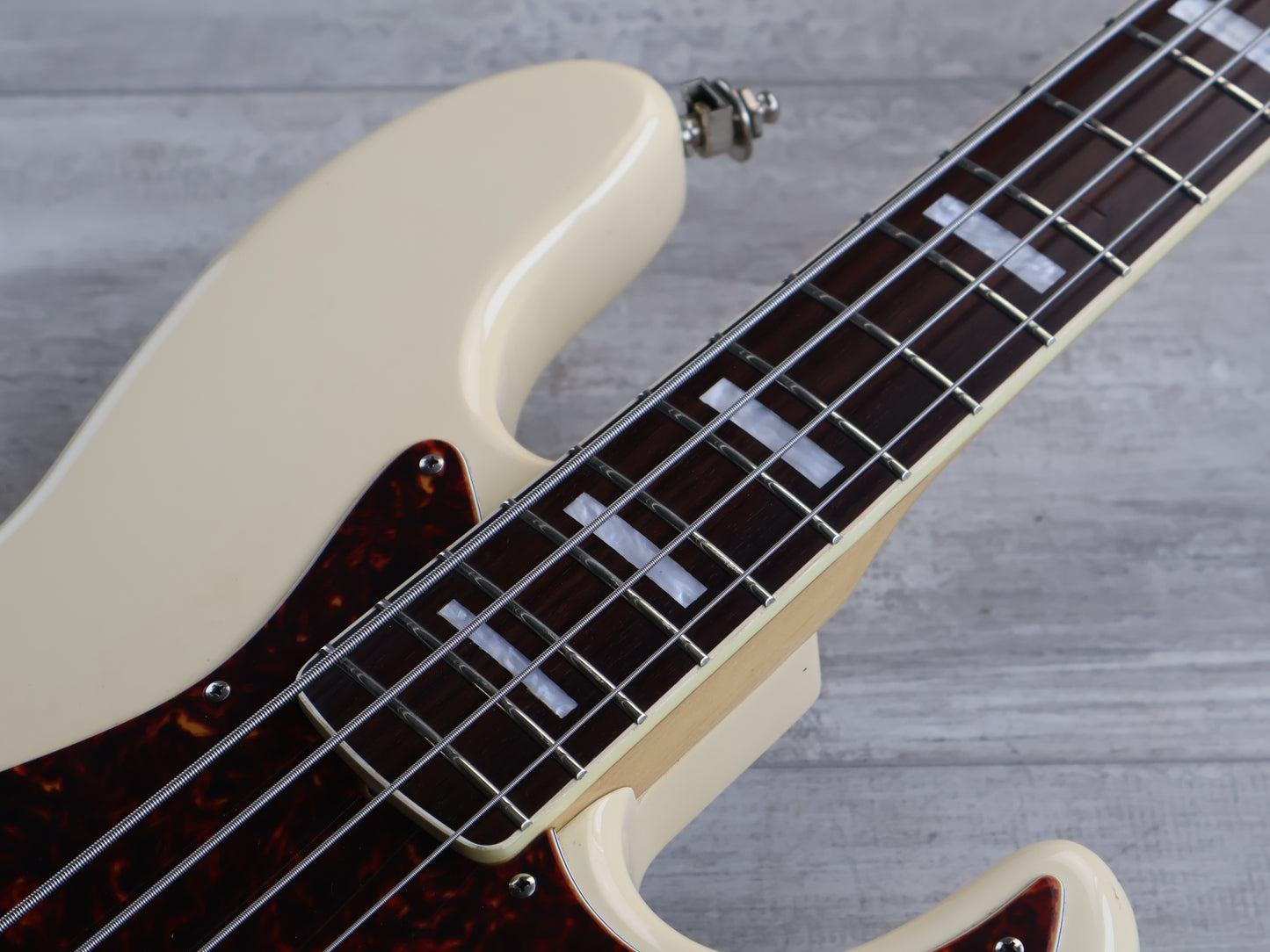 1999 Fender Japan JB75 '75 Reissue Jazz Bass (Vintage White)