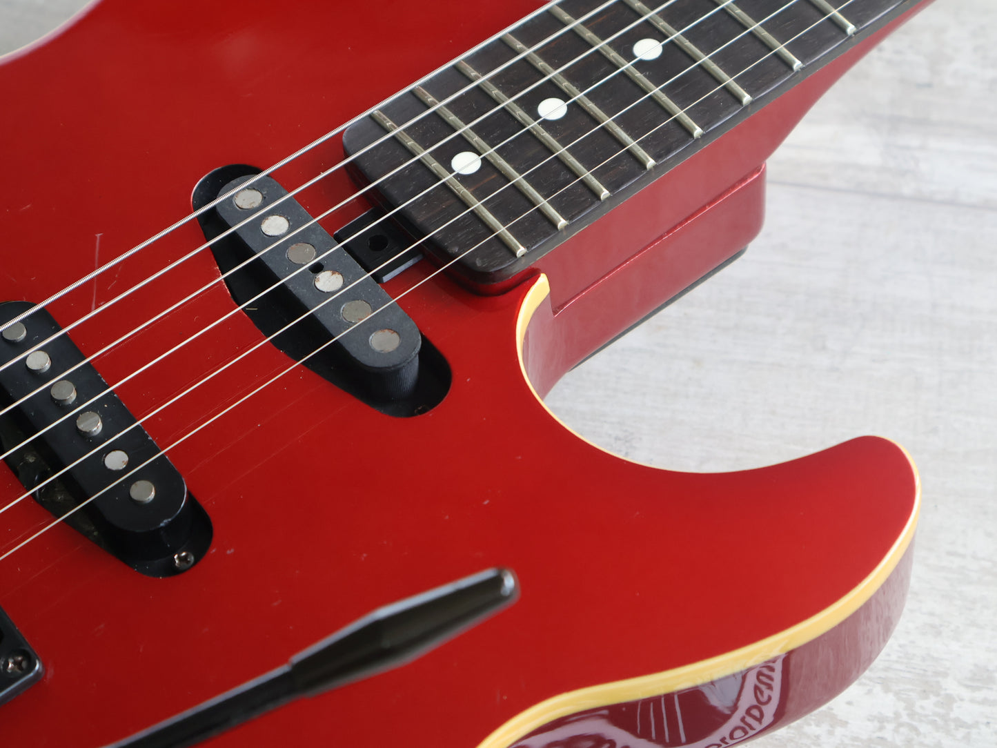 1985 Yamaha Japan SE700E Bound Flat-Top Superstrat (Candy Apple Red)