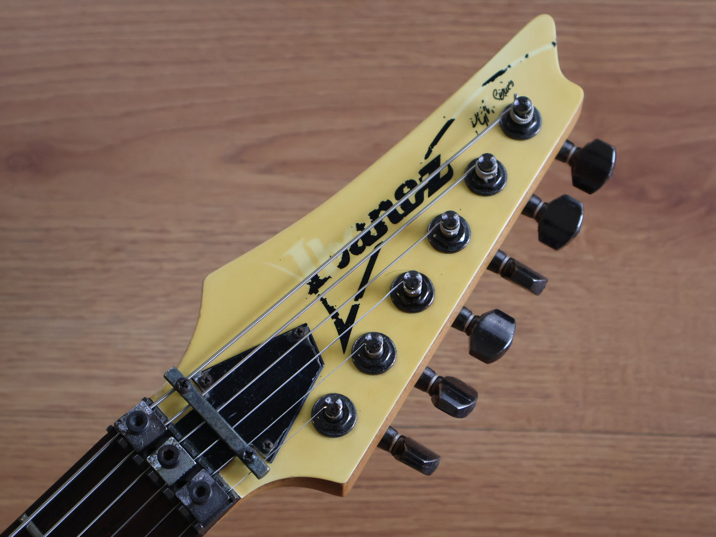 1999 Ibanez Japan PGM30 Paul Gilbert Signature Model (White)