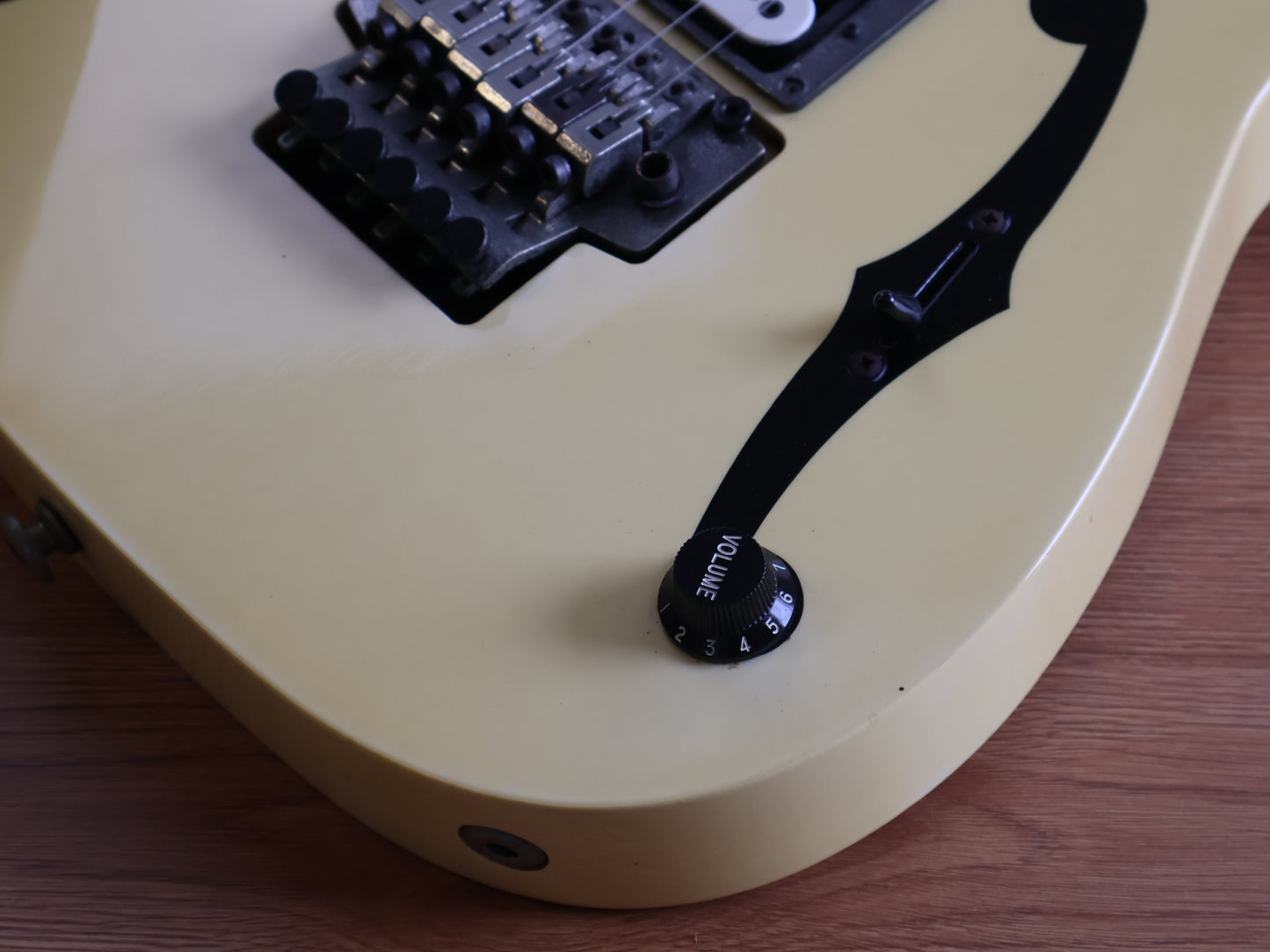 1999 Ibanez Japan PGM30 Paul Gilbert Signature Model (White)