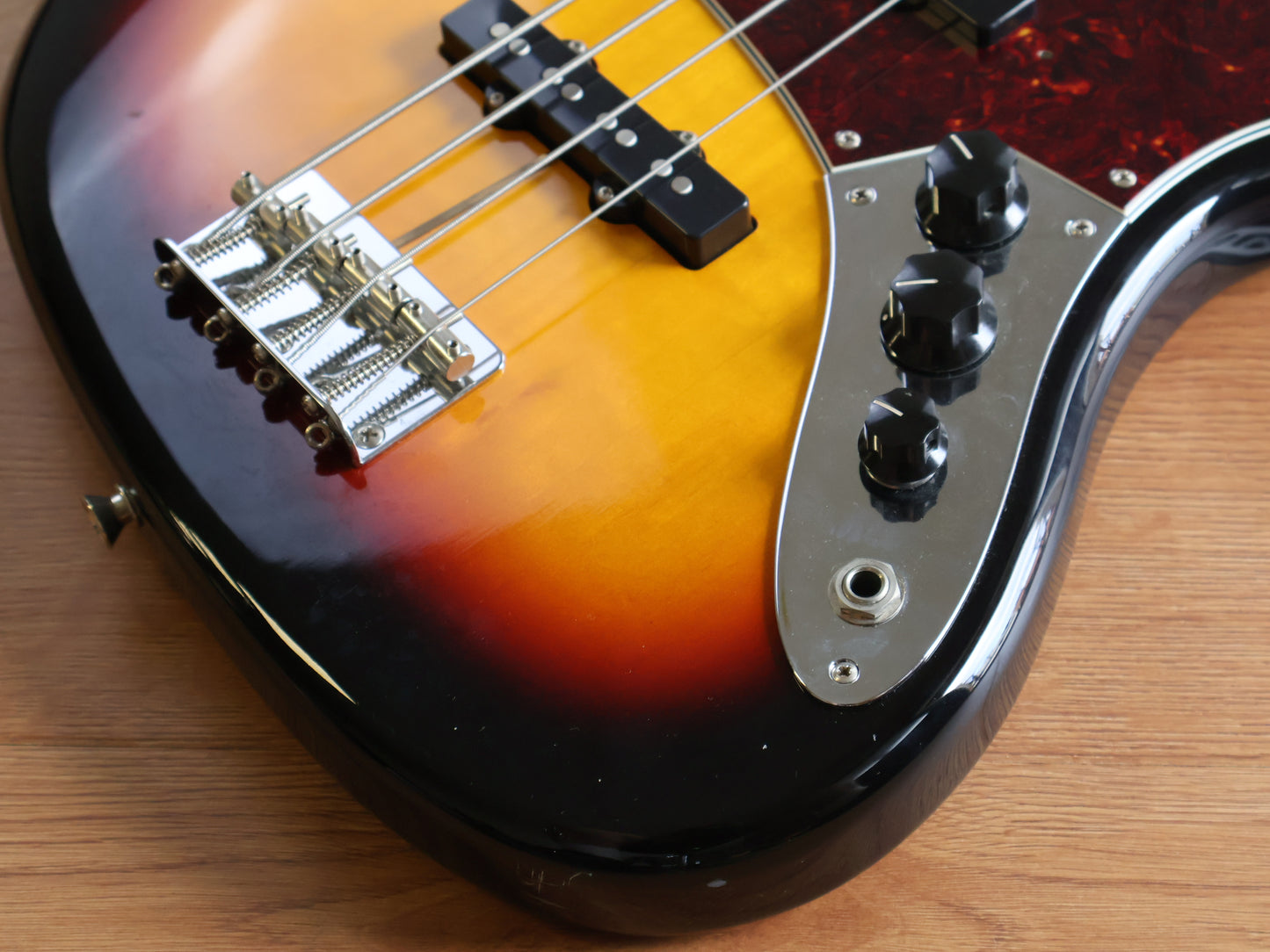 2023 Fender Japan Traditional '60s Jazz Bass (Sunburst)