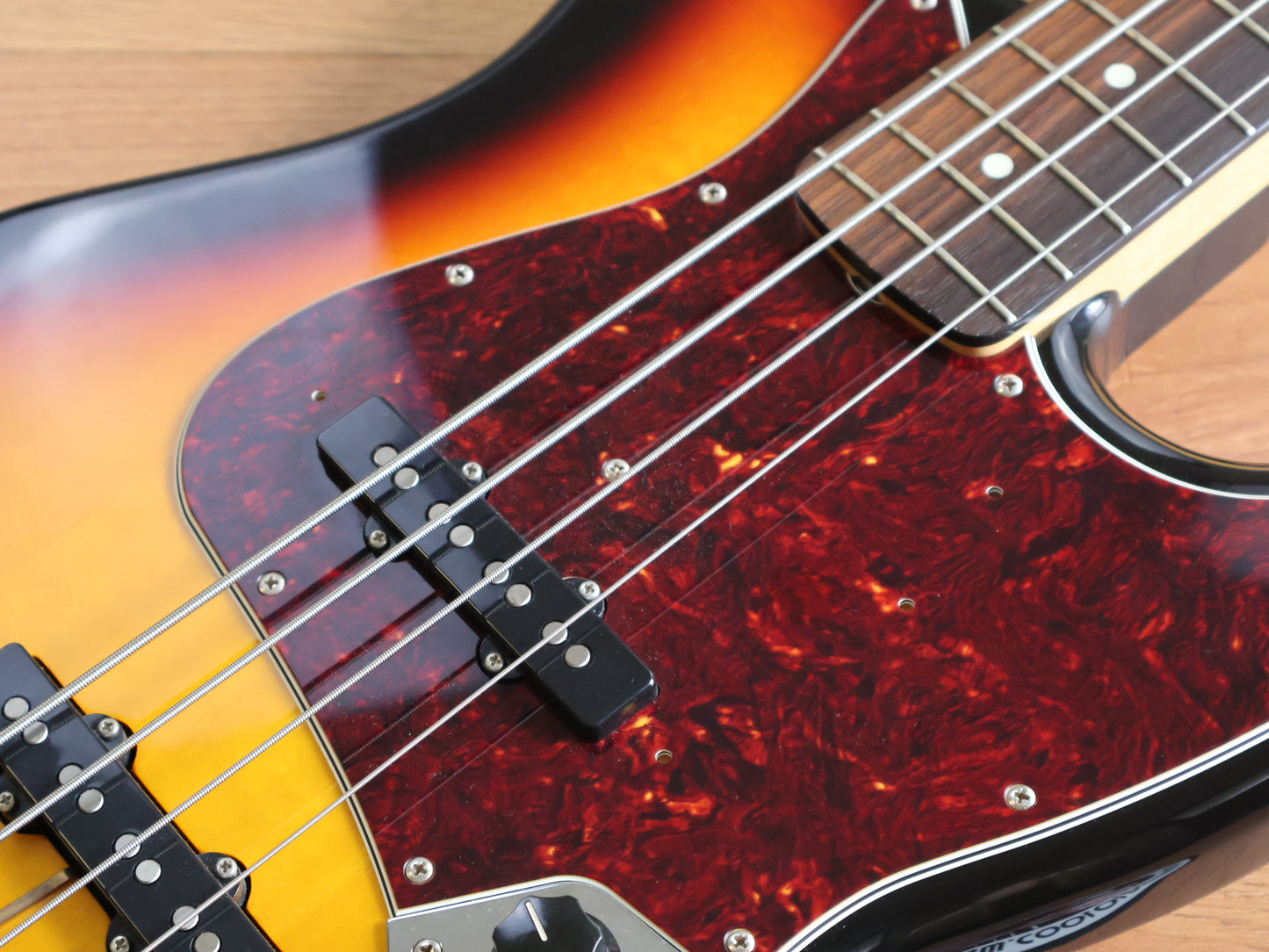 2023 Fender Japan Traditional '60s Jazz Bass (Sunburst)