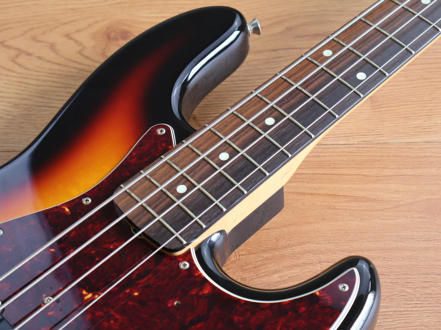 2023 Fender Japan Traditional '60s Jazz Bass (Sunburst)