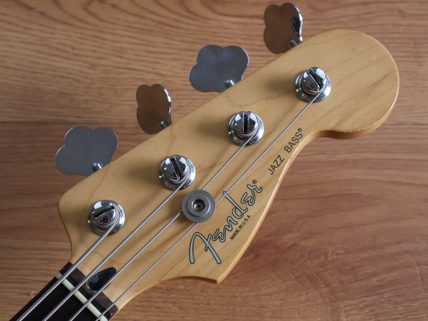 2005 Fender USA American Standard Jazz Bass (Three-Tone Sunburst)