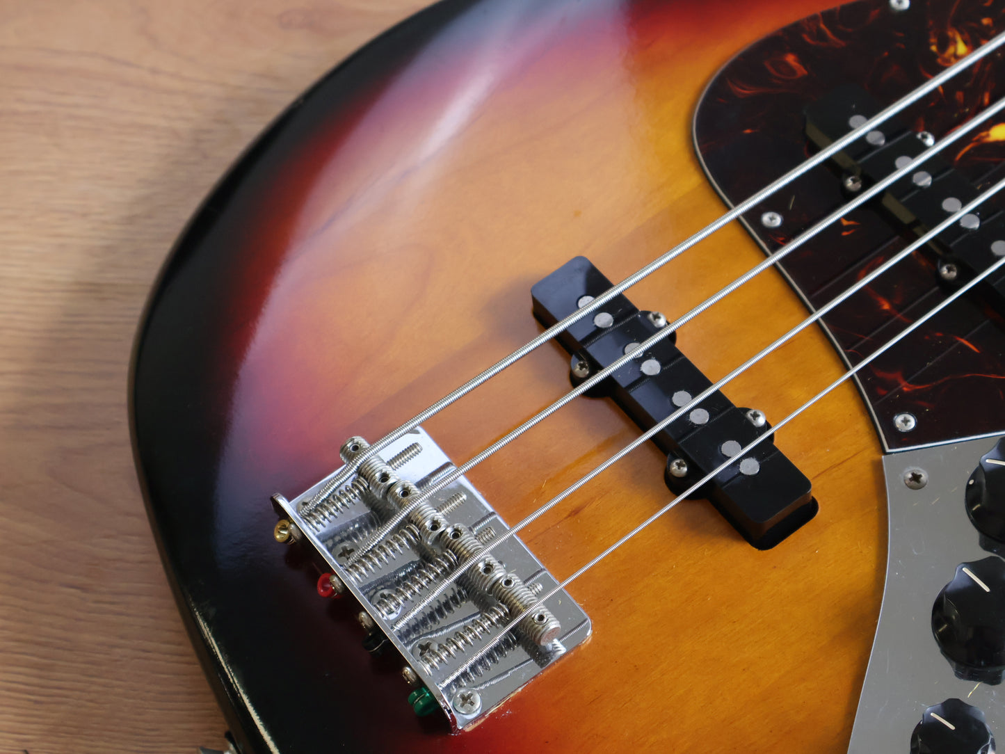 2005 Fender USA American Standard Jazz Bass (Three-Tone Sunburst)