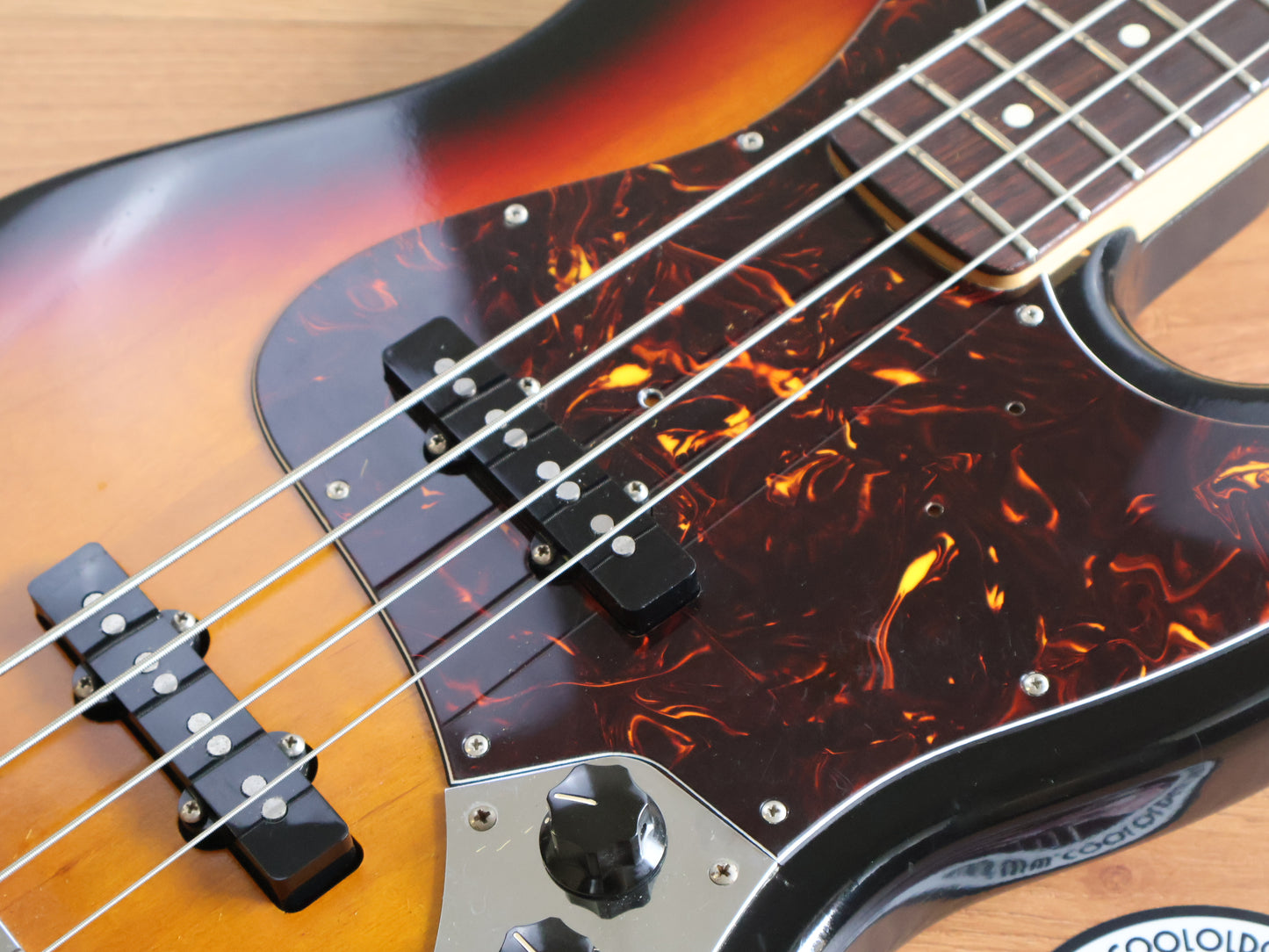 2005 Fender USA American Standard Jazz Bass (Three-Tone Sunburst)