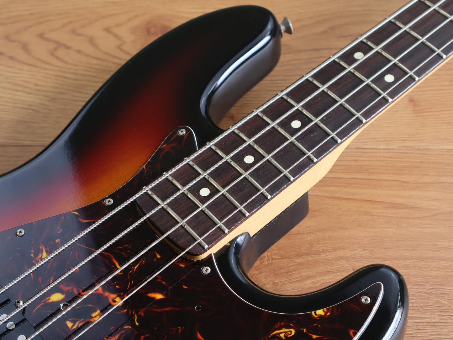 2005 Fender USA American Standard Jazz Bass (Three-Tone Sunburst)