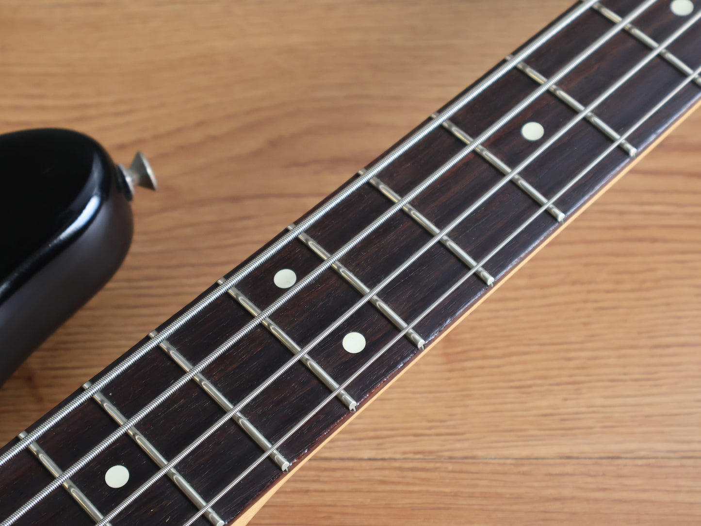 2005 Fender USA American Standard Jazz Bass (Three-Tone Sunburst)