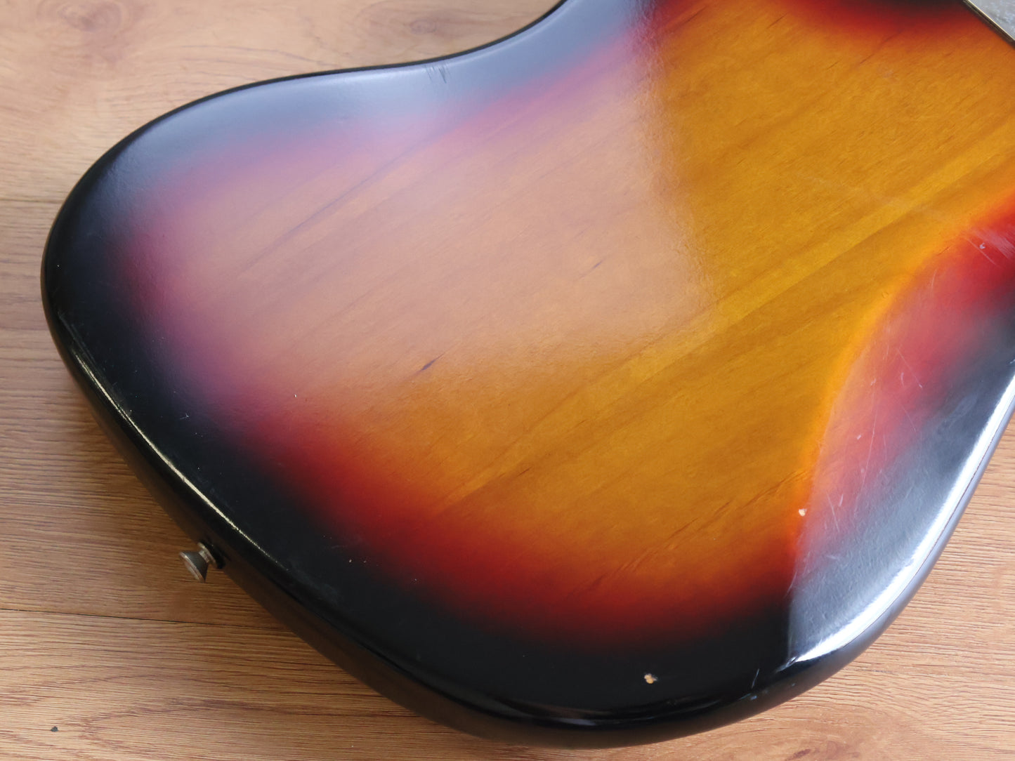 2005 Fender USA American Standard Jazz Bass (Three-Tone Sunburst)
