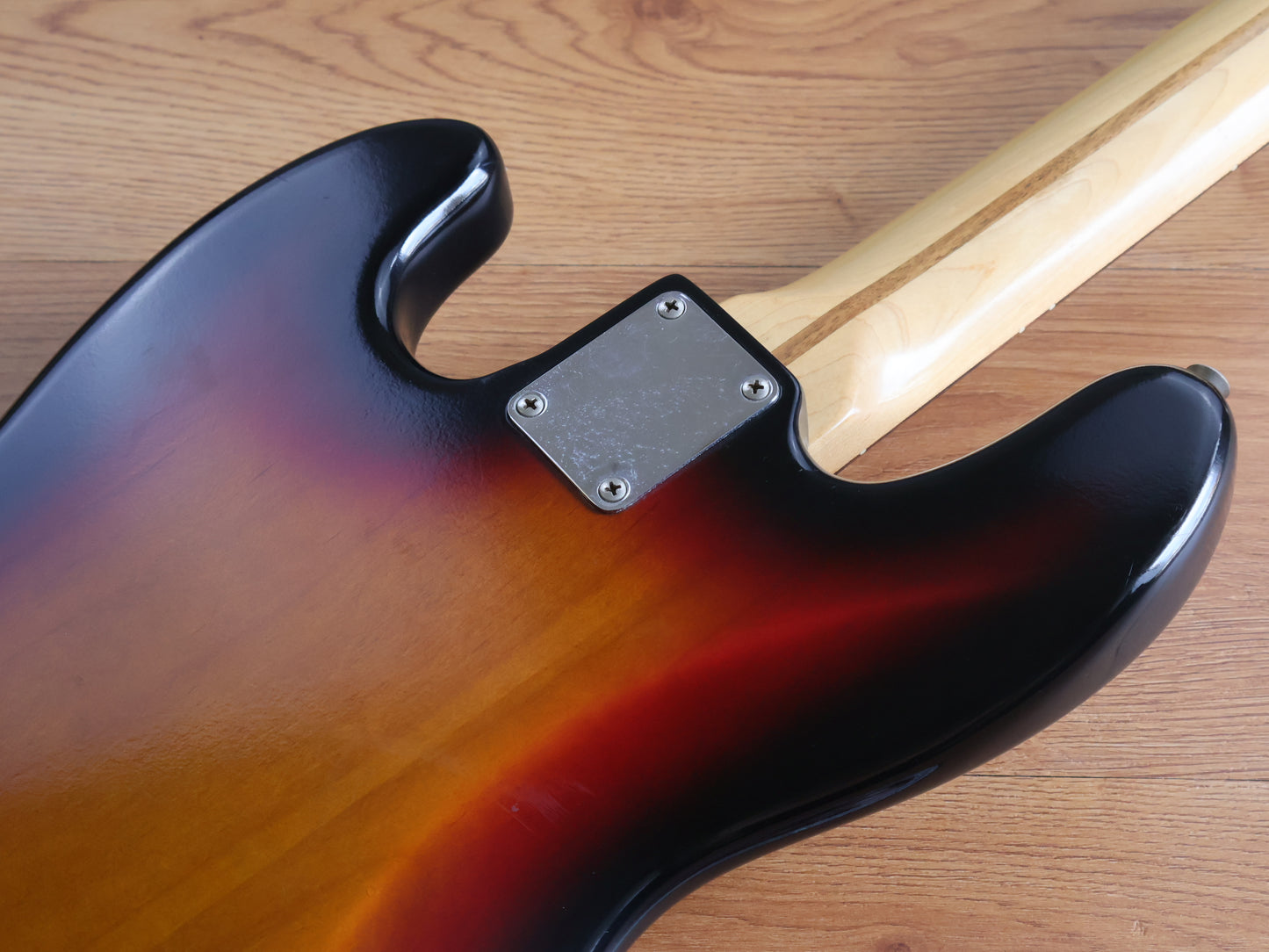 2005 Fender USA American Standard Jazz Bass (Three-Tone Sunburst)