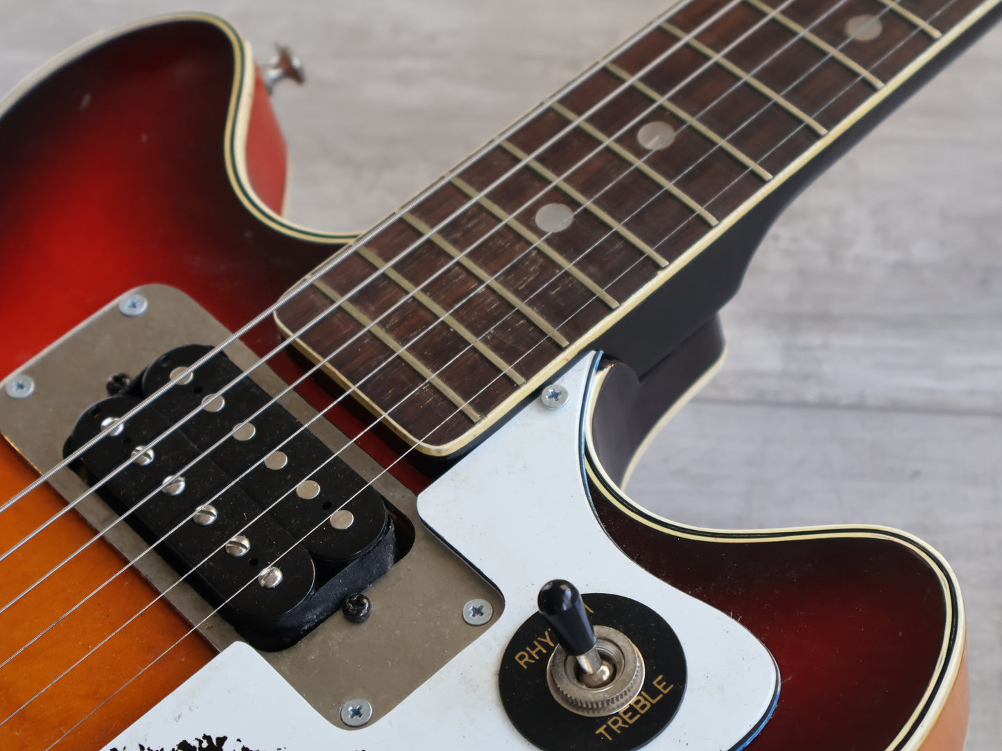 1960's Teisco Japan EP-9T Hollowbody w/Tremolo (Sunburst)