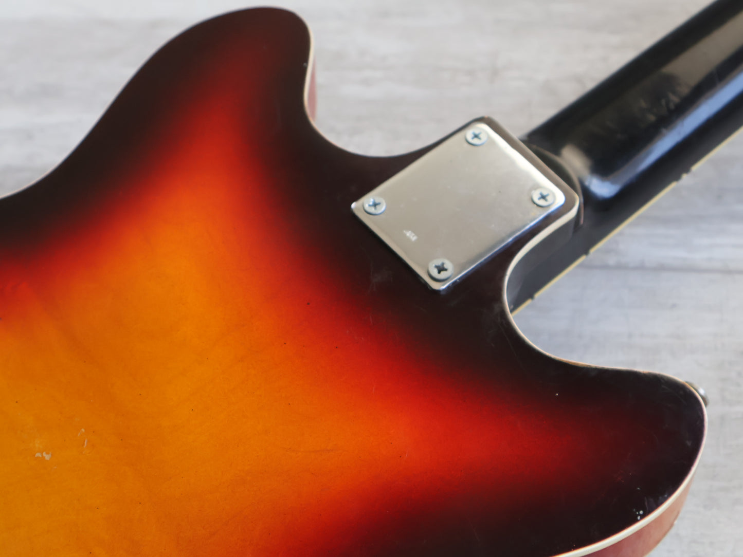 1960's Teisco Japan EP-9T Hollowbody w/Tremolo (Sunburst)