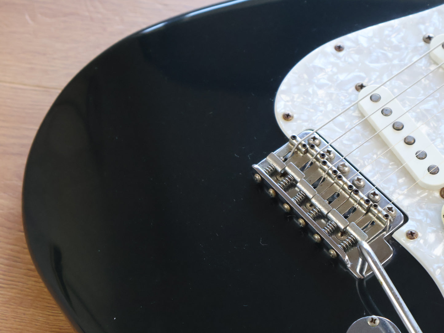 2001 History Japan (by Fujigen) Z1-CFS Stratocaster (Black)