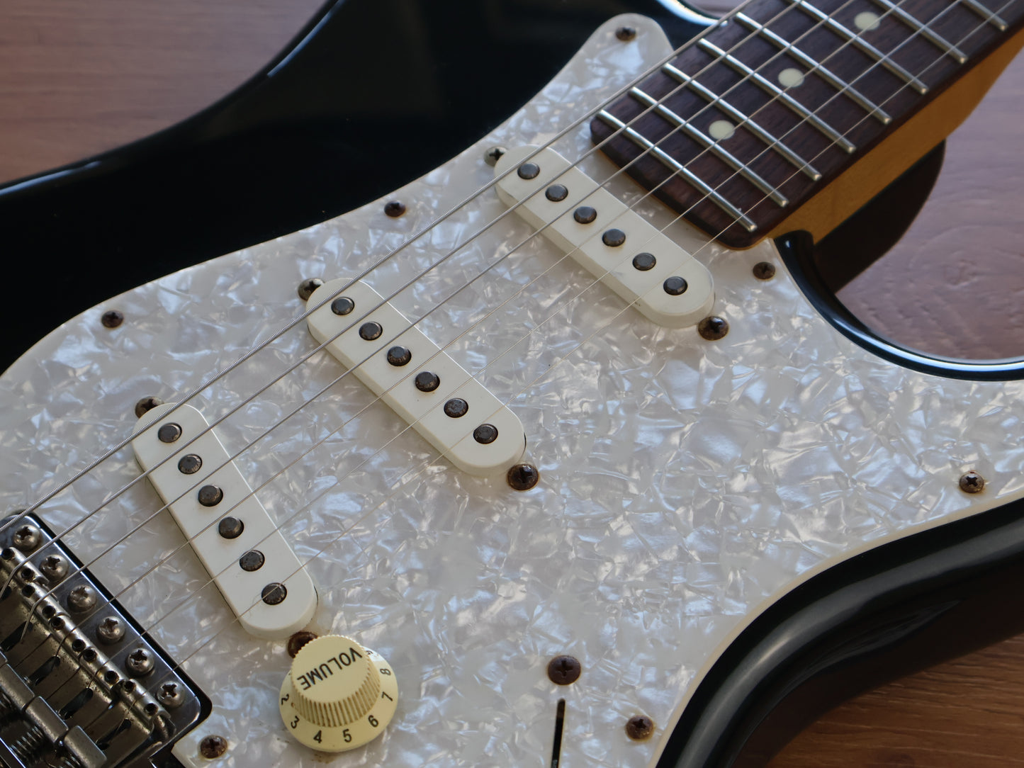 2001 History Japan (by Fujigen) Z1-CFS Stratocaster (Black)