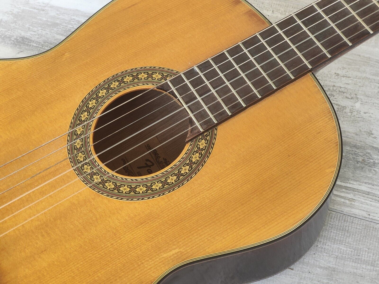 1970's Famous Japan (by Kiso Suzuki) Vintage Classical Guitar (Natural)