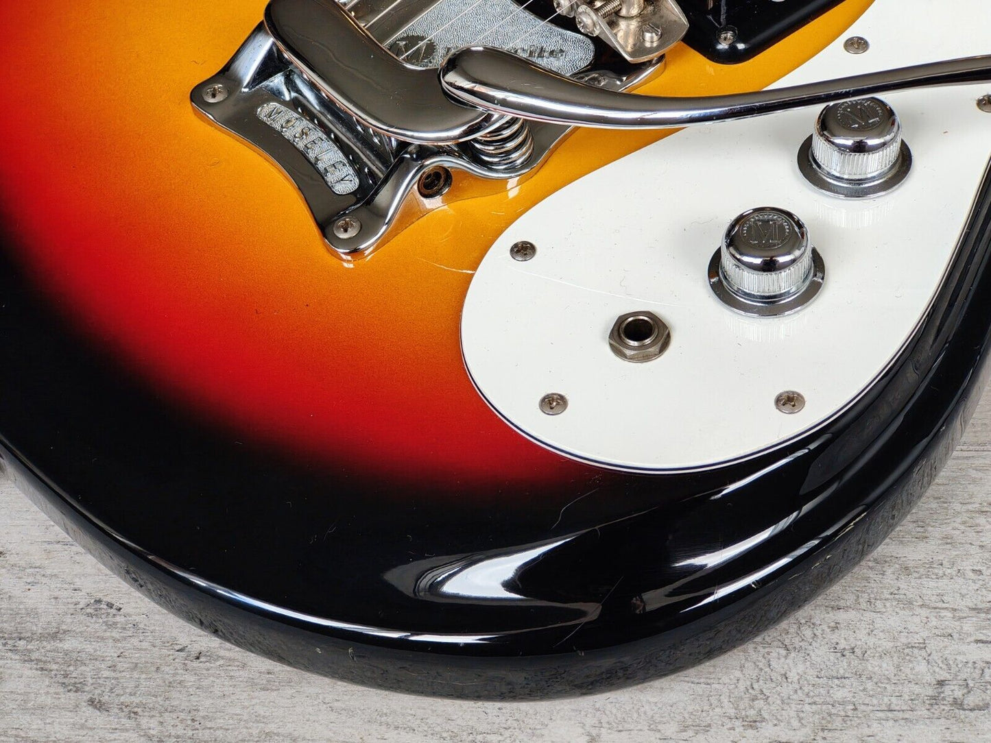 2000's Mosrite "1963" Reissue Ventures Model w/Moseley Tremolo (Sunburst)