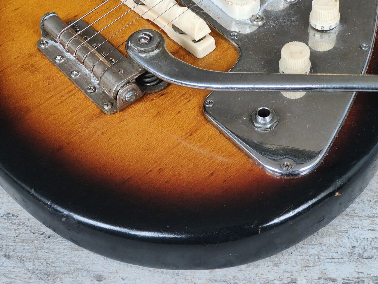 1964 Guyatone Japan LG-140T Vintage Guitar (Sunburst)