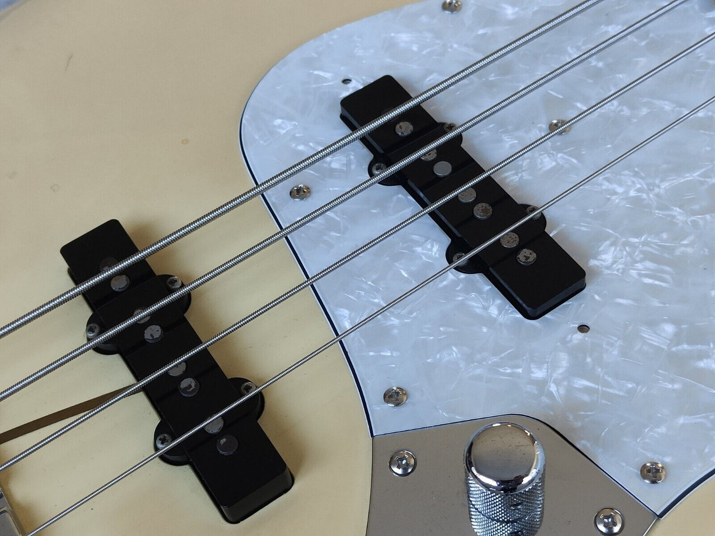 1999 Fender Japan (by Tokai) JB62-58 '62 Reissue Jazz Bass (Vintage White)