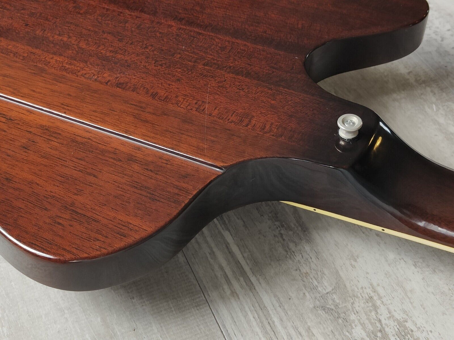 1975 Greco SB-850 Suzi Quatro Thunderbird Bass (Brown Sunburst)