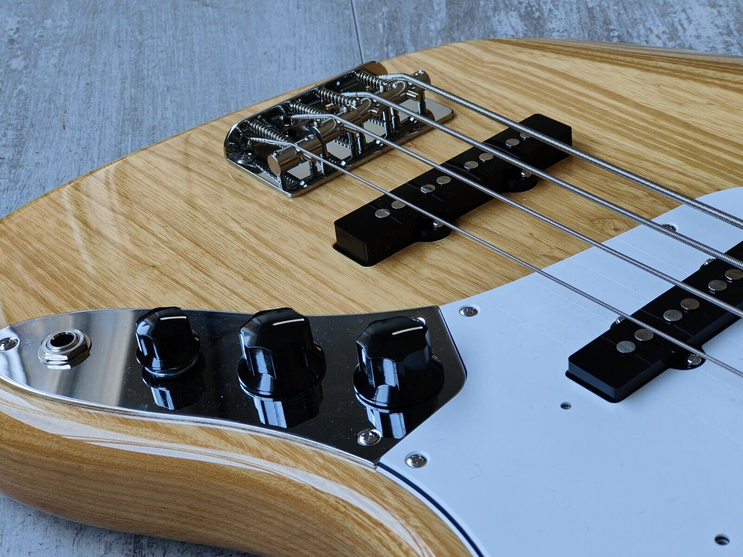 2020 Fender Japan Traditional 70's Jazz Bass (Natural)