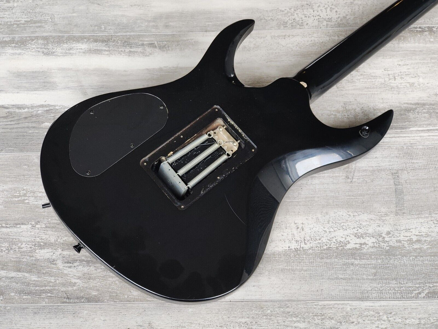 2013 Washburn XMPRO2FRF HH Superstrat (Black Flame)
