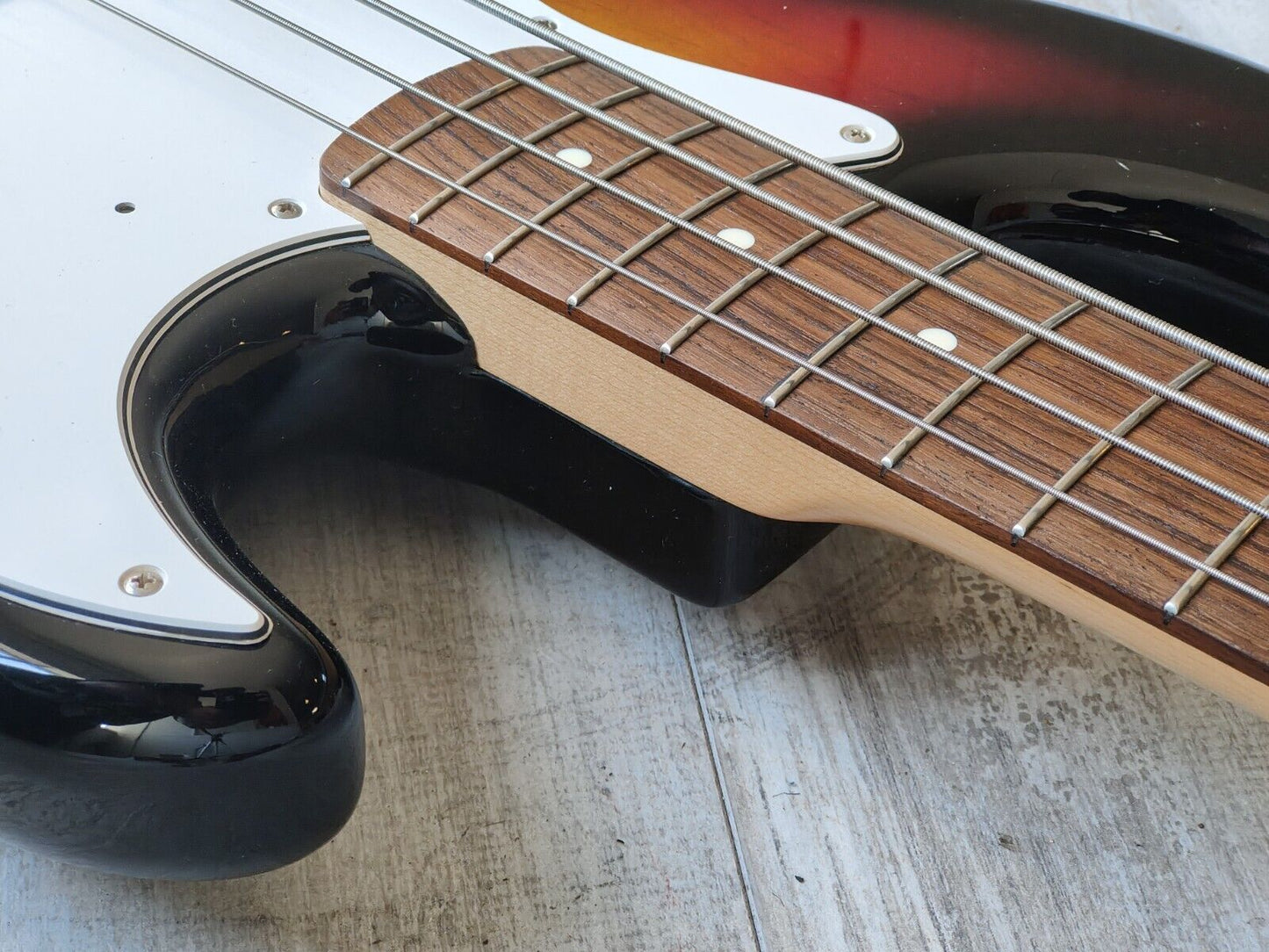 2006 Fender Japan Jazz Bass Standard (Sunburst)