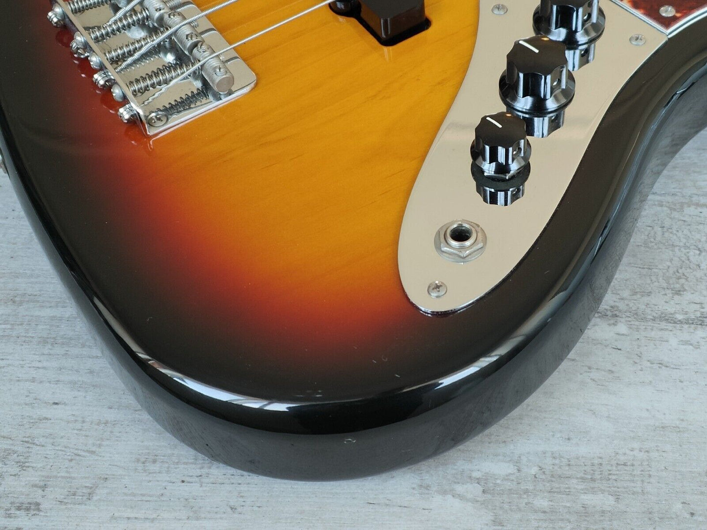2005 Fender Classic Series '60's Jazz Bass (Sunburst)