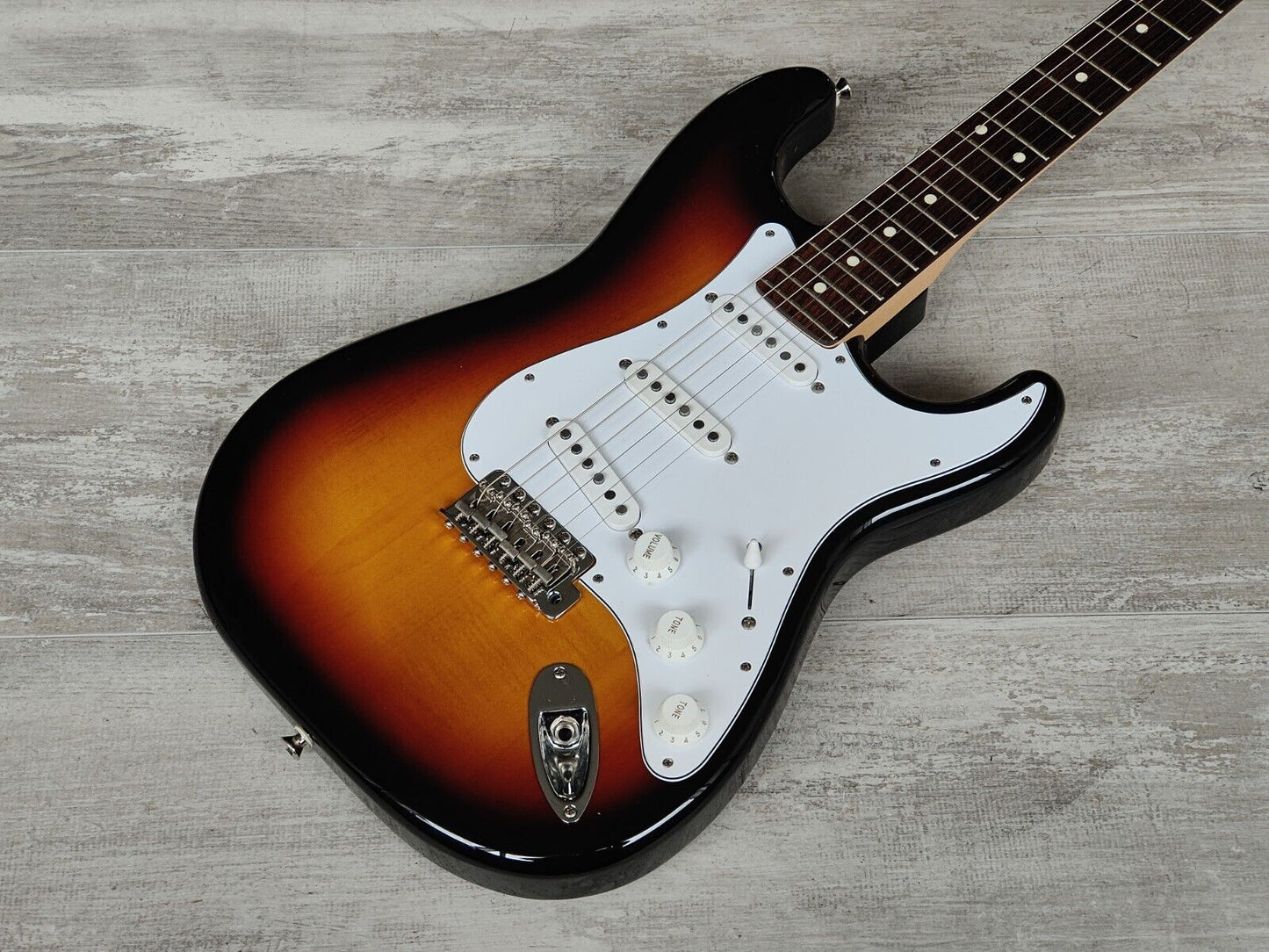 2017 FGN Japan (Fujigen) JST-6R J-Classic Stratocaster (Sunburst)