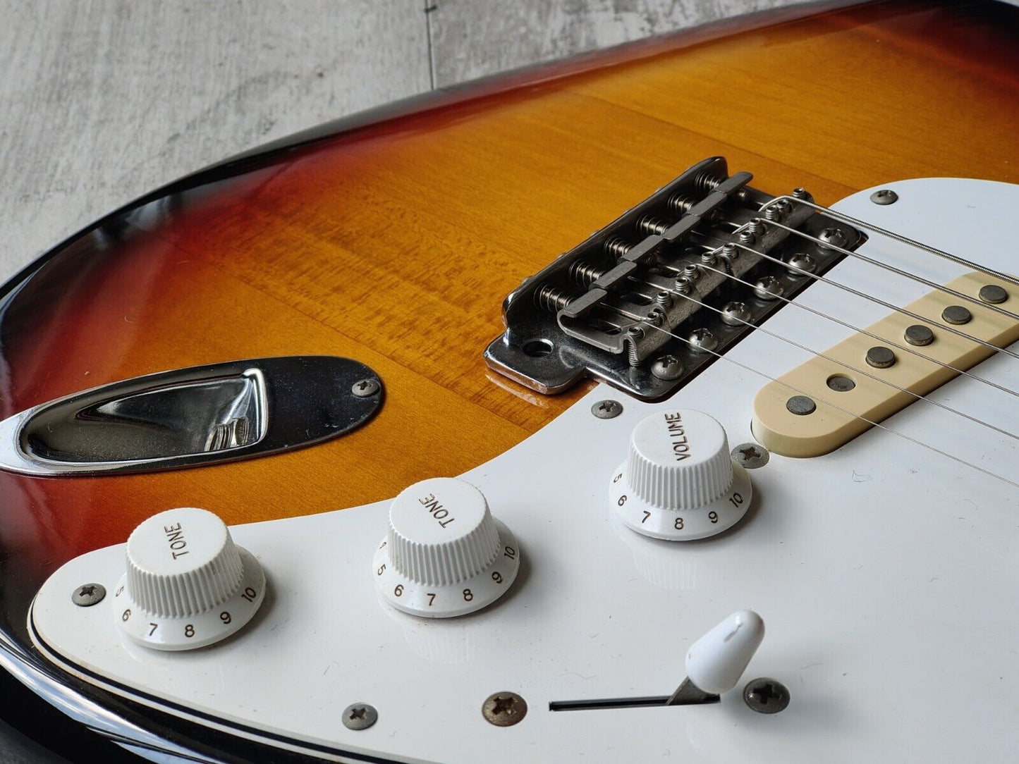 2012 Fender Japan ST-STD Stratocaster Standard (Sunburst)