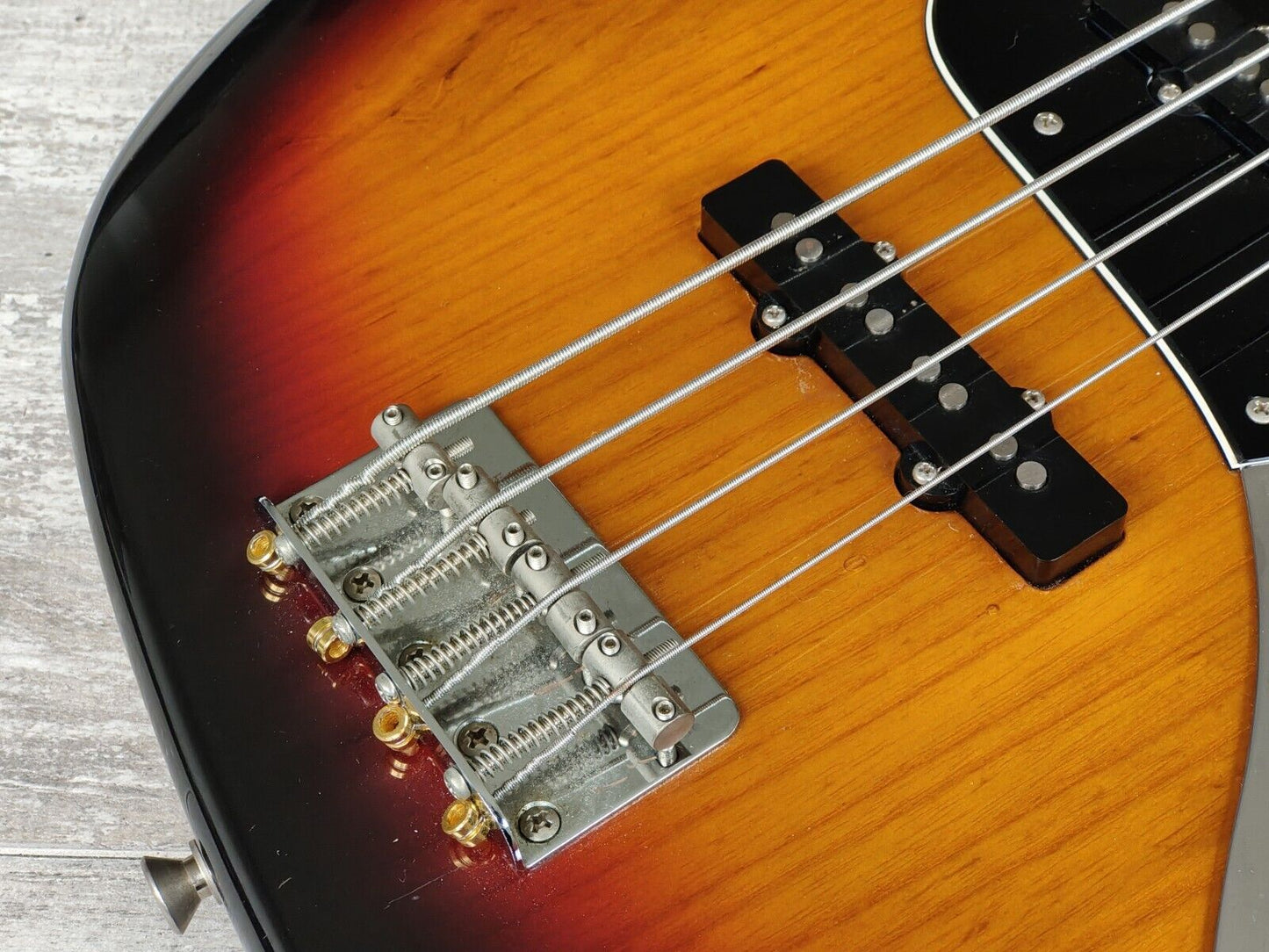 2002 Fender Japan JB75-90US '75 Reissue Jazz Bass w/USA Pickups (Sunburst)