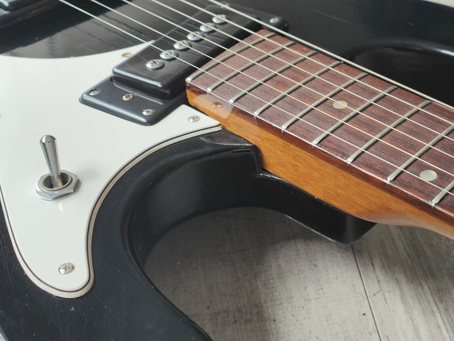 1960's Thomas (by Kiso Suzuki) Mosrite Style Offset (Black)
