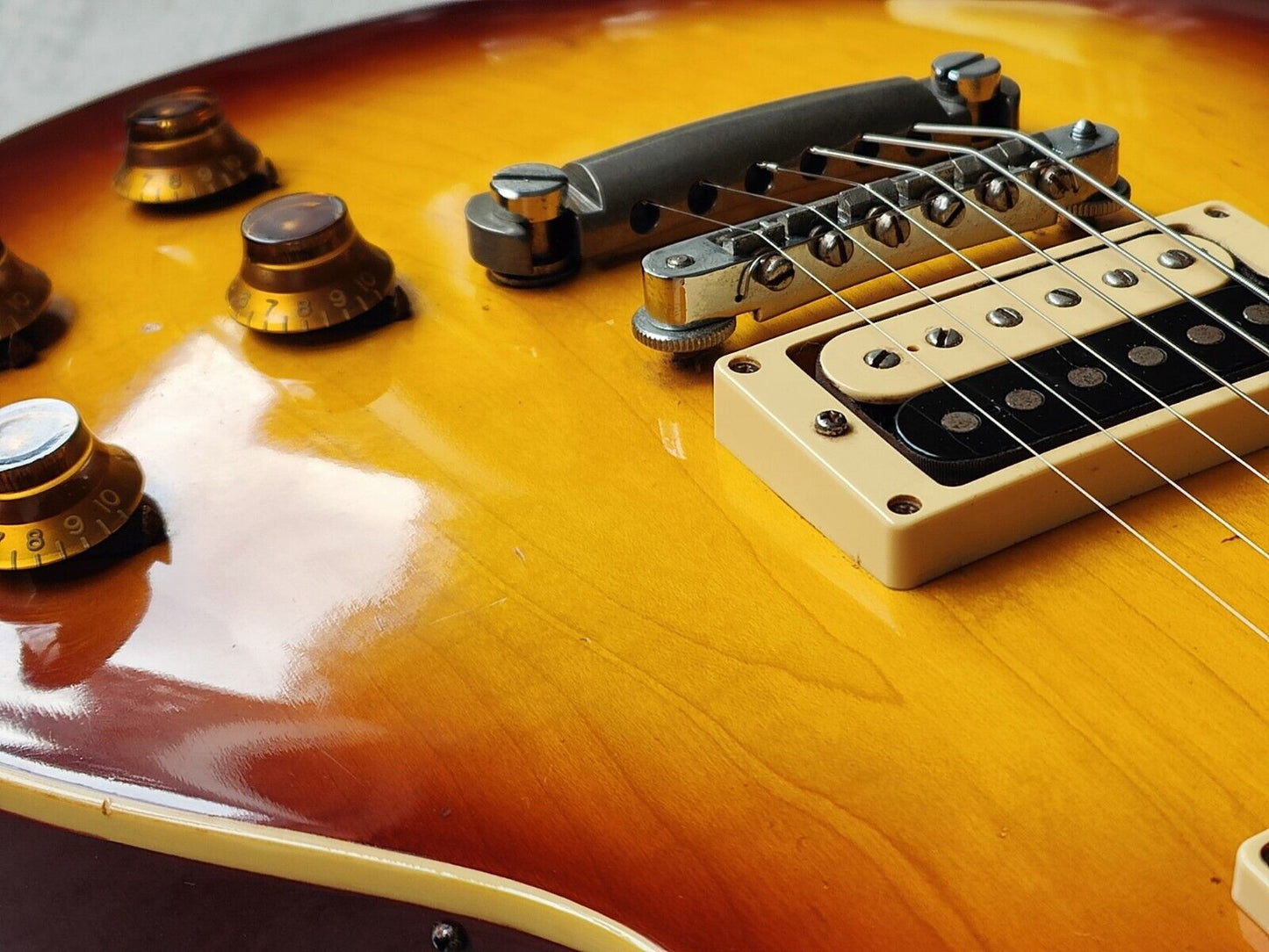 1983 Tokai Love Rock TLS-50 Les Paul Standard (Brown Sunburst)