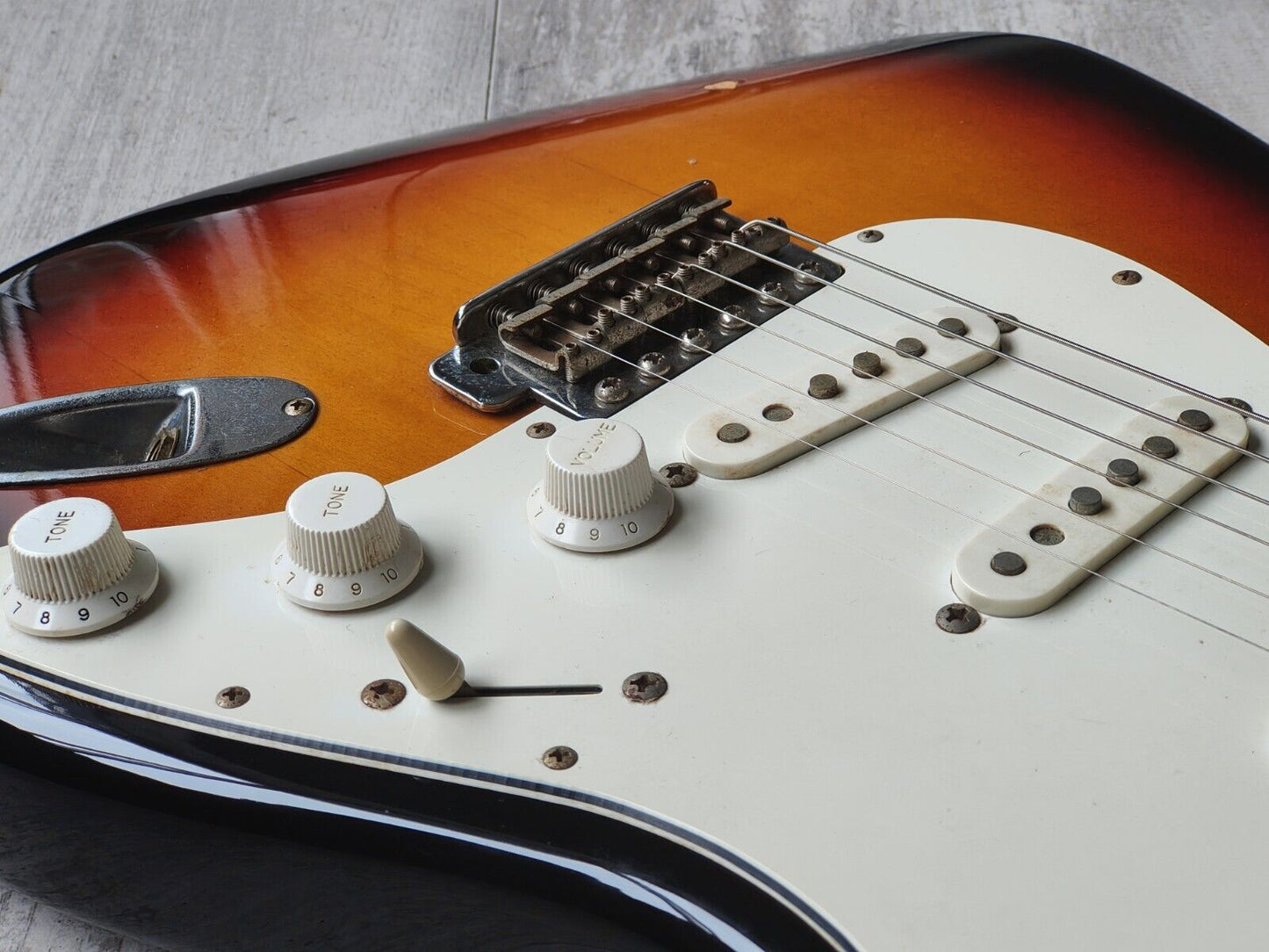 2002 Fender Japan Stratocaster Standard (Sunburst)